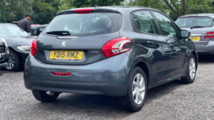 2015 Peugeot 208 1.2 Vti Puretech Active Euro 6 5dr in Grey — image 6