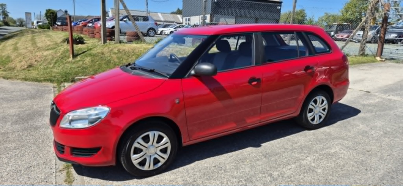 2012 Skoda Fabia 1.6 Tdi S in Red — image 1