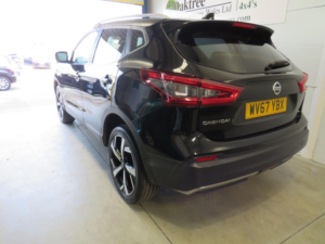 2017 Nissan Qashqai 1.5 Dci Tekna Euro 6 (s/s) 5dr in Black — image 4