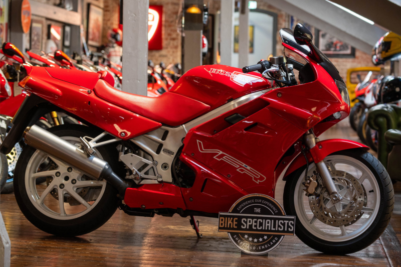 1991 Honda Vfr750 *one Owner - Just 3,886 Miles From New* in Red — image 1