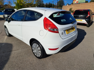 2011 Ford Fiesta 1.3 Edge in White — image 5