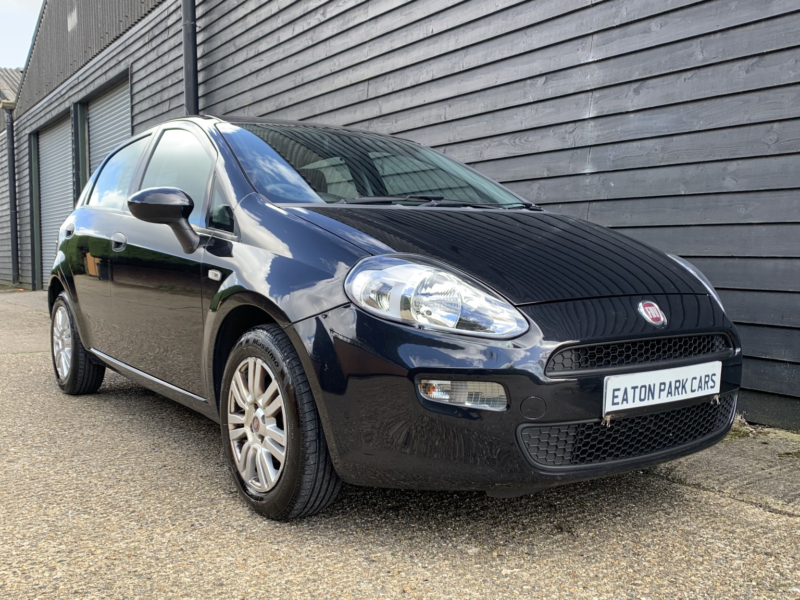 2017 Fiat Punto 1.2 Punto 5-Door 1.2 8v 69hp Pop+ Hatchback (2012 - 2018) in Black — image 1