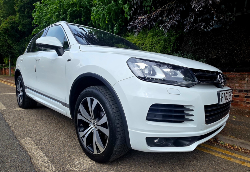 2013 Volkswagen Touareg 3.0 Tdi V6 Bluemotion Tech R-Line in White — image 1