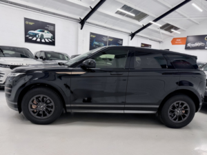 2020 Land Rover Range Rover Evoque 2.0 D150 R-Dynamic in Black — image 3