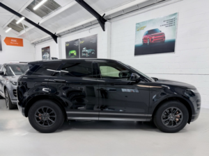 2020 Land Rover Range Rover Evoque 2.0 D150 R-Dynamic in Black — image 4