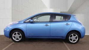2012 Nissan Leaf 24kwh in Blue — image 5