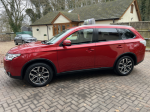 2014 Mitsubishi Outlander 2.2 Di-D Gx3 7 Seater in Red — image 4