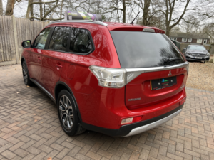 2014 Mitsubishi Outlander 2.2 Di-D Gx3 7 Seater in Red — image 5