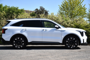2025 Kia Sorento 2.2 Crdi 4 SUV 5dr Diesel Dct AWD Euro 6 (s/s) (190 Bhp) in White — image 2