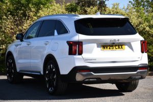 2025 Kia Sorento 2.2 Crdi 4 SUV 5dr Diesel Dct AWD Euro 6 (s/s) (190 Bhp) in White — image 3