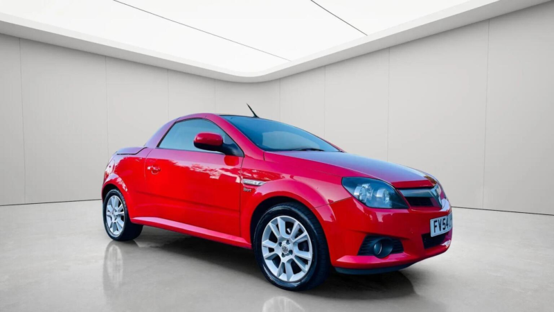 2004 Vauxhall Tigra 1.4i 16v Sport Cabriolet 2dr in Red — image 1