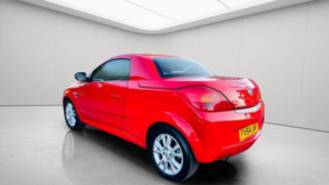 2004 Vauxhall Tigra 1.4i 16v Sport Cabriolet 2dr in Red — image 2