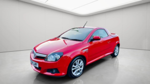 2004 Vauxhall Tigra 1.4i 16v Sport Cabriolet 2dr in Red — image 5