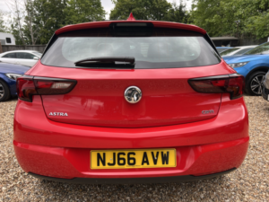 2016 Vauxhall Astra 1.6 Cdti Blueinjection Sri Nav in Red — image 5