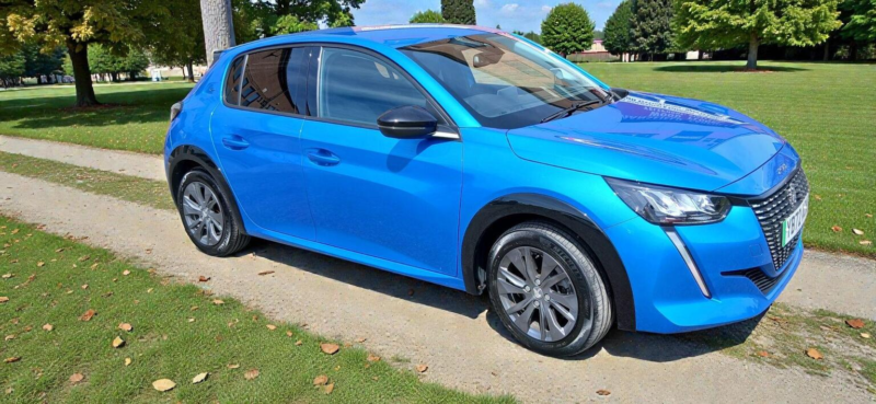 2023 Peugeot E-208 50kwh Allure Premium + Auto 5dr (7.4kw Charger) in Blue — image 1