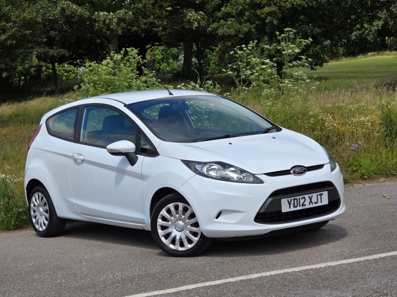 2012 Ford Fiesta 1.25 Edge Hatchback 3dr Petrol Manual (127 G/km, 59 Bhp) in White — image 1