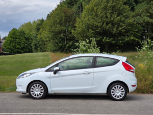 2012 Ford Fiesta 1.25 Edge Hatchback 3dr Petrol Manual (127 G/km, 59 Bhp) in White — image 4