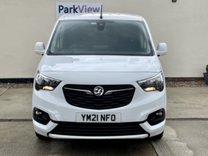 2021 Vauxhall Combo 1.5 Turbo D 2000 Sportive in White — image 2