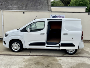 2021 Vauxhall Combo 1.5 Turbo D 2000 Sportive in White — image 4