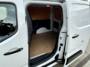 2021 Vauxhall Combo 1.5 Turbo D 2000 Sportive in White — image 5