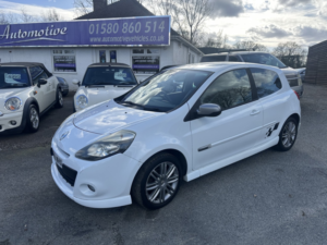 2010 Renault Clio 1.6 Vvt Gt in White — image 2