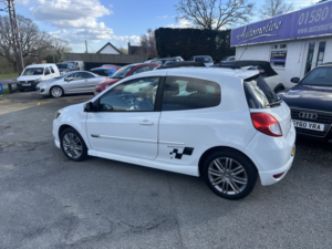 2010 Renault Clio 1.6 Vvt Gt in White — image 3