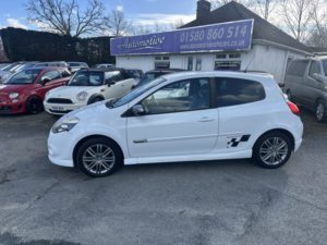 2010 Renault Clio 1.6 Vvt Gt in White — image 4