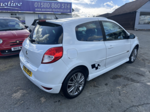 2010 Renault Clio 1.6 Vvt Gt in White — image 5