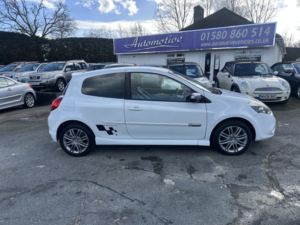 2010 Renault Clio 1.6 Vvt Gt in White — image 6