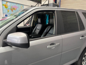 2013 Land Rover Freelander 2 2.2 Sd4 Hse Lux Commandshift 4WD Euro 5 5dr in Grey — image 4