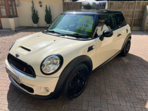2011 MINI Hatch 1.6 Cooper S Hatch in White — image 3