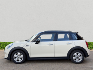 2018 MINI Hatch 1.5 Cooper Hatchback 5dr Petrol Steptronic Euro 6 (s/s) (136 Ps) in White — image 4