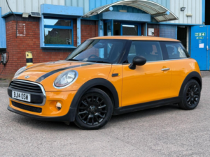 2014 MINI Hatch 1.2 One Euro 6 (s/s) 3dr in Orange — image 2