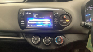2019 Toyota Yaris 1.5 Vvt-I Icon Tech Euro 6 5dr in White — image 4