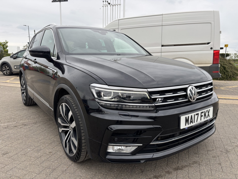 2017 Volkswagen Tiguan 2.0 Tdi Bluemotion Tech R-Line in Black — image 1