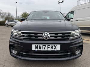 2017 Volkswagen Tiguan 2.0 Tdi Bluemotion Tech R-Line in Black — image 2