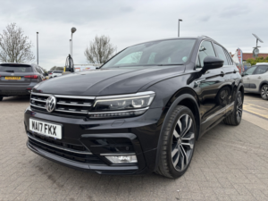 2017 Volkswagen Tiguan 2.0 Tdi Bluemotion Tech R-Line in Black — image 3