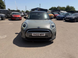 2022 MINI Hatch 1.5 Cooper Classic Steptronic Euro 6 (s/s) 3dr in Grey — image 2