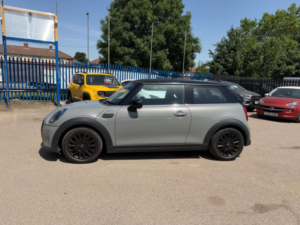 2022 MINI Hatch 1.5 Cooper Classic Steptronic Euro 6 (s/s) 3dr in Grey — image 3