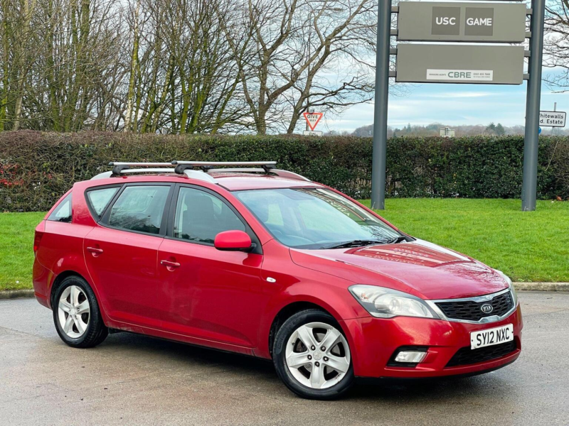 2012 Kia Ceed 1.6 Crdi Ecodynamics 2 Sports Wagon Euro 5 (s/s) 5dr in Red — image 1