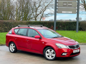 2012 Kia Ceed 1.6 Crdi Ecodynamics 2 Sports Wagon Euro 5 (s/s) 5dr in Red — image 2