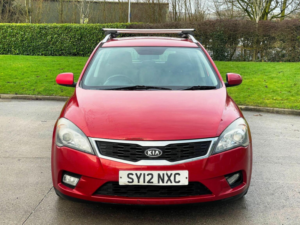 2012 Kia Ceed 1.6 Crdi Ecodynamics 2 Sports Wagon Euro 5 (s/s) 5dr in Red — image 3