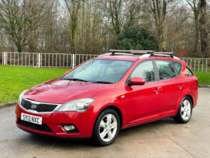 2012 Kia Ceed 1.6 Crdi Ecodynamics 2 Sports Wagon Euro 5 (s/s) 5dr in Red — image 4