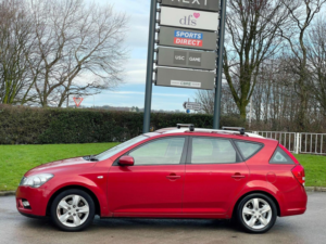 2012 Kia Ceed 1.6 Crdi Ecodynamics 2 Sports Wagon Euro 5 (s/s) 5dr in Red — image 5