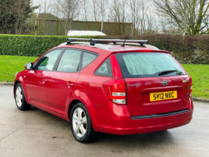 2012 Kia Ceed 1.6 Crdi Ecodynamics 2 Sports Wagon Euro 5 (s/s) 5dr in Red — image 6
