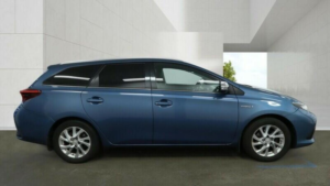 2016 Toyota Auris 1.8 Vvt-H Business Edition Touring Sports CVT Euro 6 (s/s) 5dr in Blue — image 6