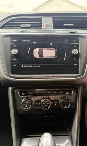 2017 Volkswagen Tiguan 2.0 Tdi Sel in Black — image 6