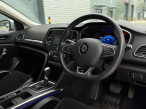 2016 Renault Megane 1.5 Dci Dynamique Nav Edc Euro 6 5dr in Silver — image 2