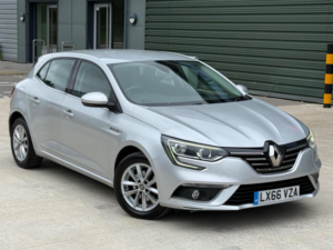 2016 Renault Megane 1.5 Dci Dynamique Nav Edc Euro 6 5dr in Silver — image 5