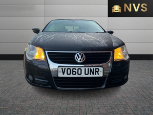 2010 Volkswagen Eos 2.0 Tdi Cr Se in Black — image 2